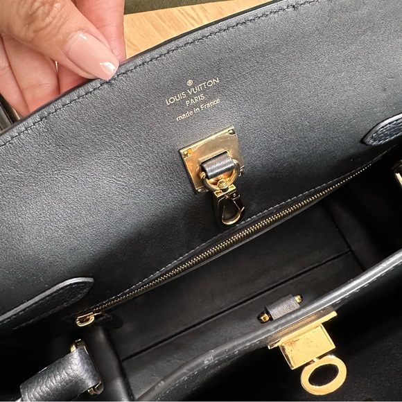 Louis Vuitton Veau Nuage Milla PM - Picture 12 of 13